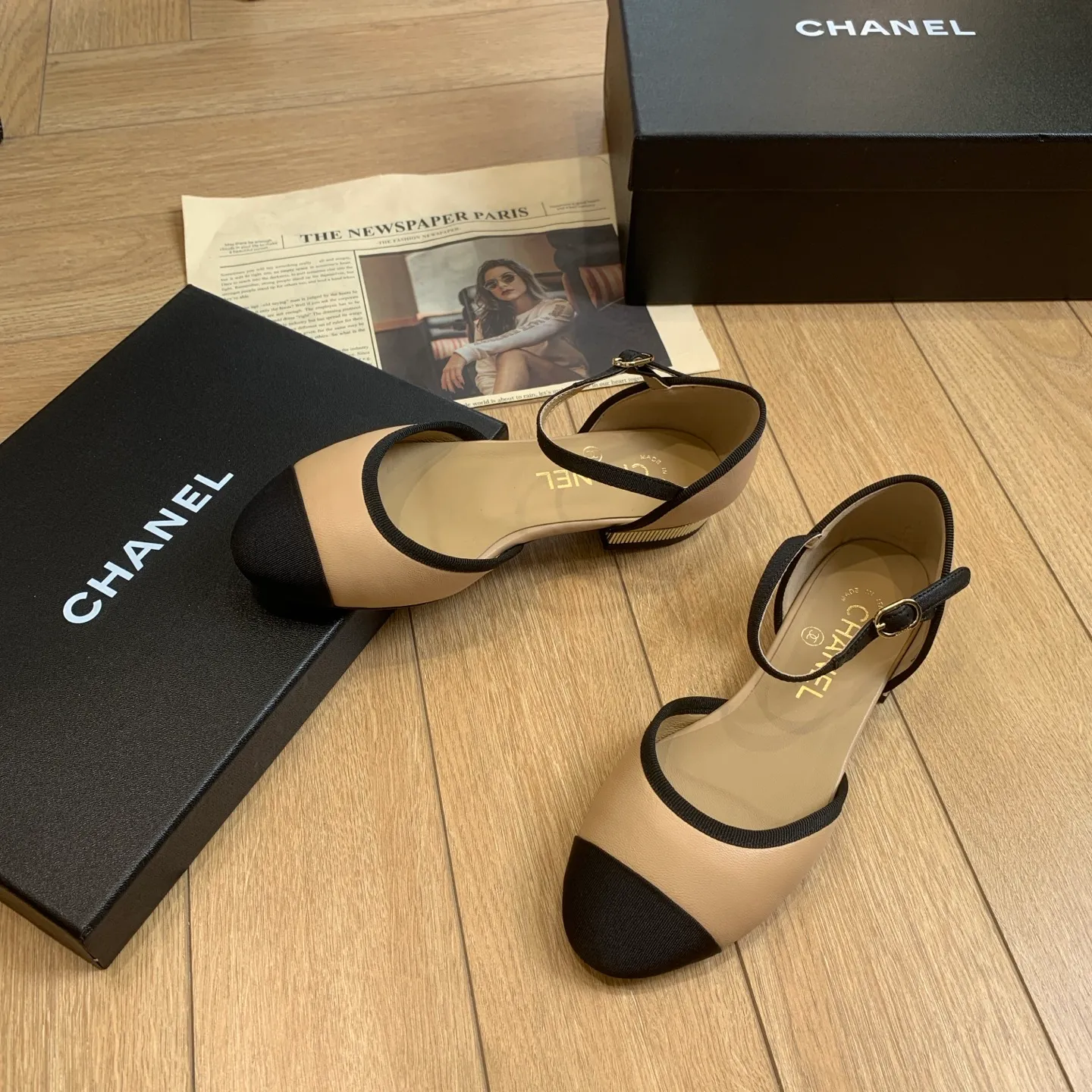 👟👟Ex-factory price 520👟👟 🍀Chanel Xiaoxiang 25ss early spring new model, diamond pattern, thick heel Mary Jane shoes, retro French elegance, full of high-end sense, diamond hollow Mary Jane sandals, a very popular pair of sandals recently! The exposed-leg design directly lengthens your legs! Very white fairy style. A complete interpretation of French romance! Soft and delicate, the foot feels 100% comfortable, beautiful and ultra-feminine at the same time, ▪Fabric: Made of original imported cowhide ▪Inner foot pad: sheepskin ▪Sole: Original customized Italian leather outsole ▪Size: 35-39 (40 41 custom-made, non-refundable) 👉